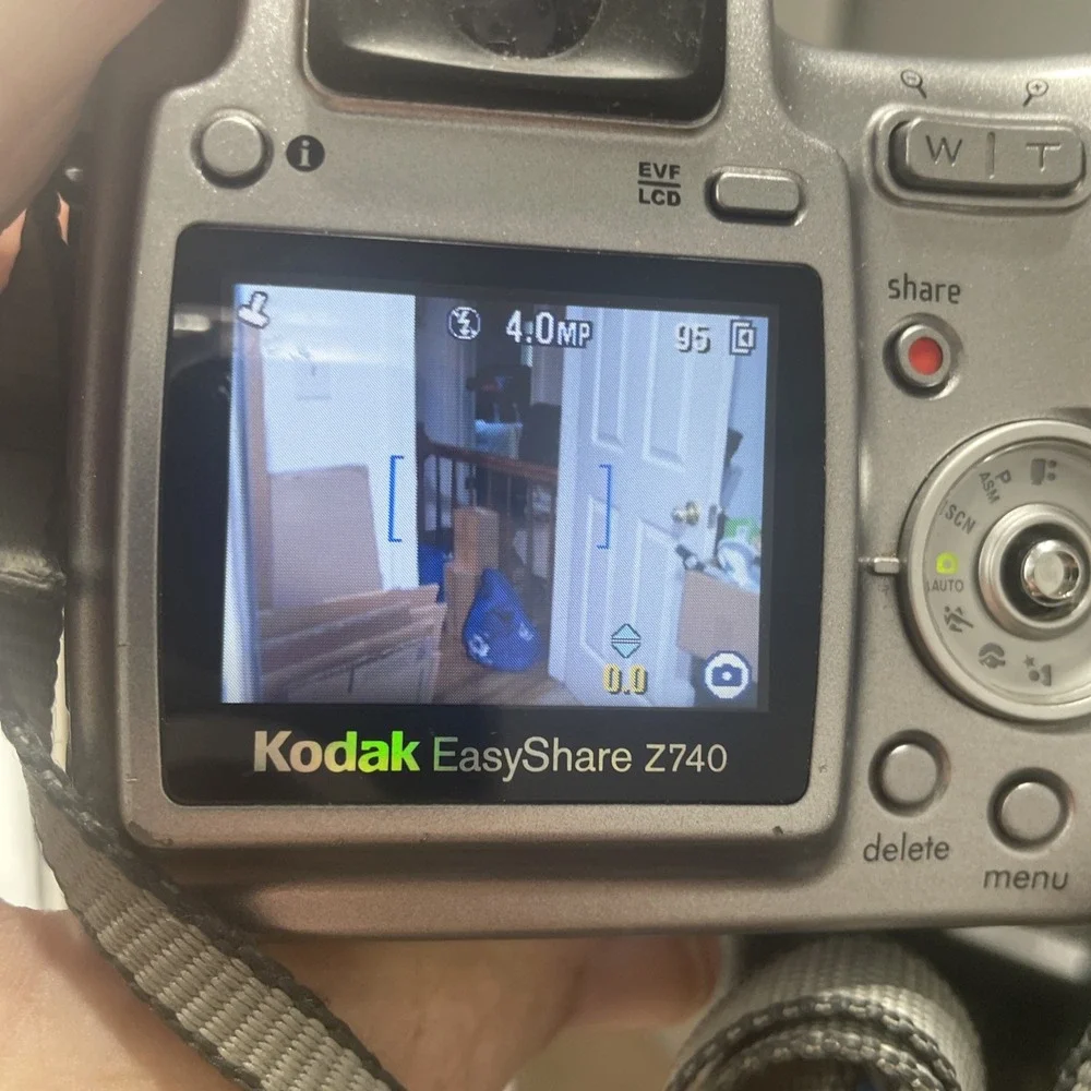 Kodak EasyShare Z740 5.0MP Digital Camera 10X Zoom+Battery+SD Card+Case-TESTED